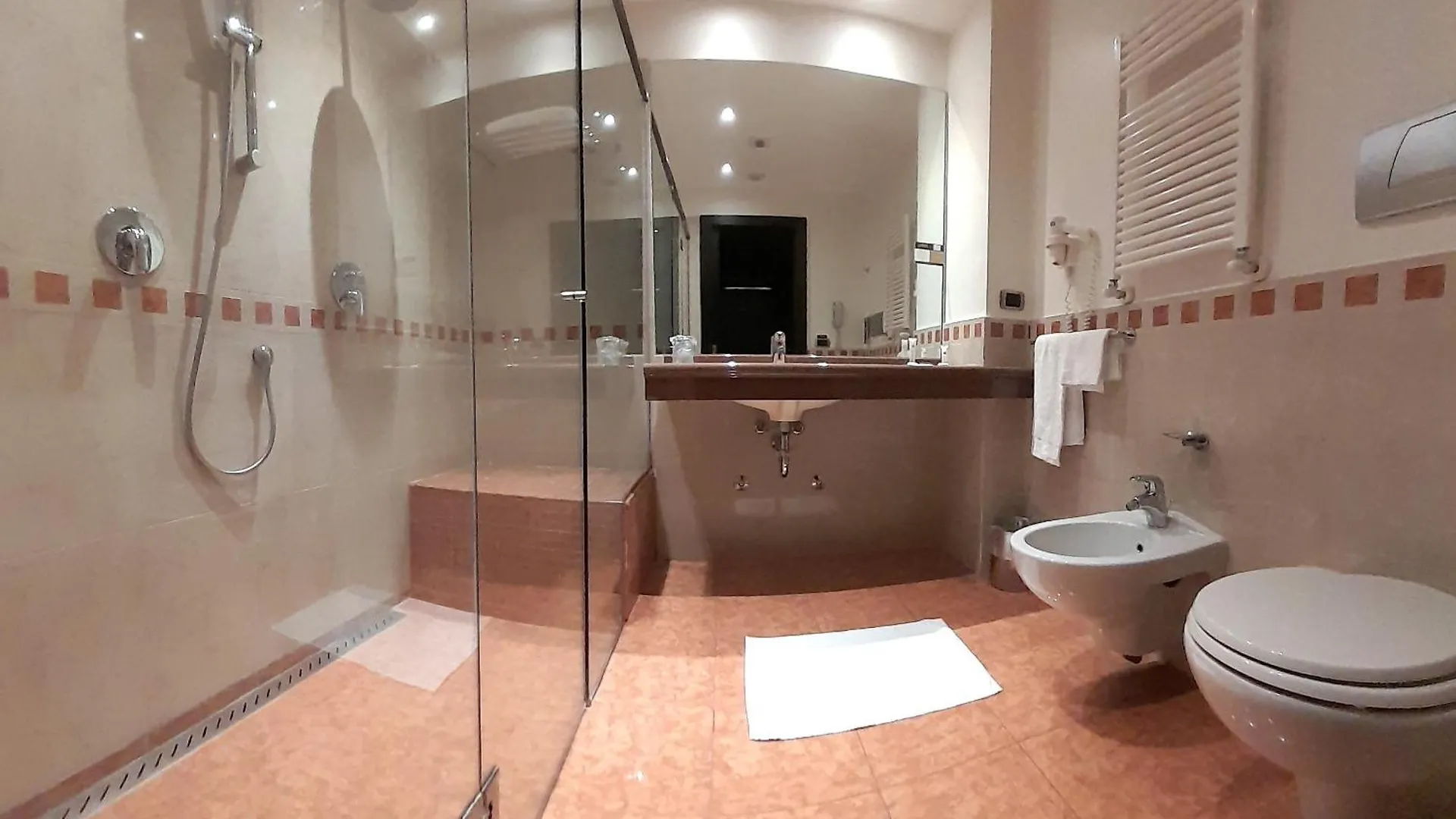 Hotel Nord グアルダミーリオ