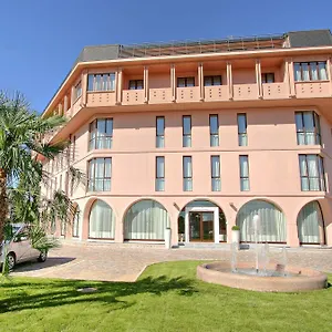 4* Hotel Habitat